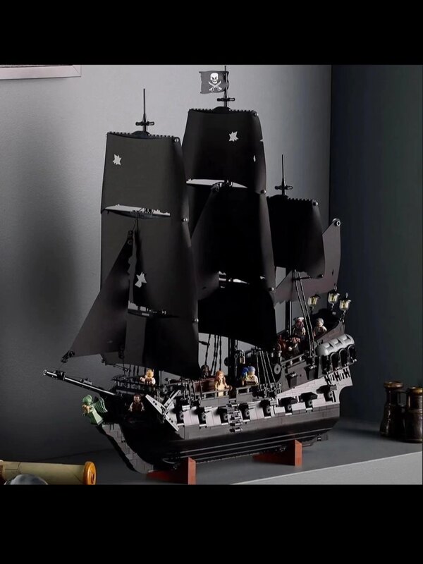 Lego Icons Pirates of the Caribbean The Black Pearl - Image 4