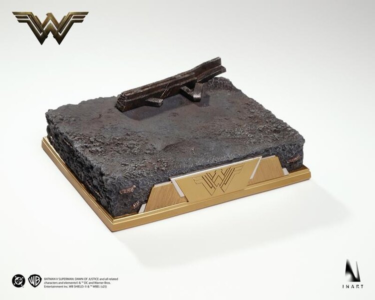 Wonder Woman 1/6 scale collectible figure from INART