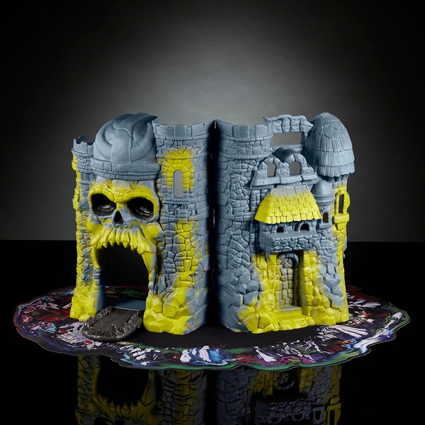 Mattel Masters of the Universe Vintage Castle Grayskull Playset with Display Mat & Spaceman Figure