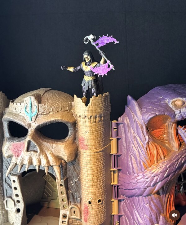 Masters Of The Universe Movie Castle Grayskull and Snake Mountain