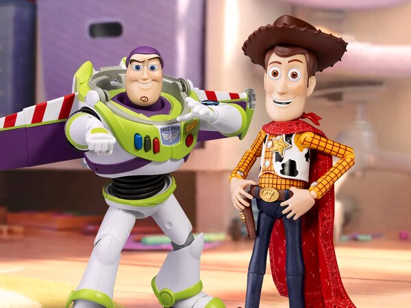 Toy Story Dynamic 8ction Heroes Woody and Buzz Lightyear Figures